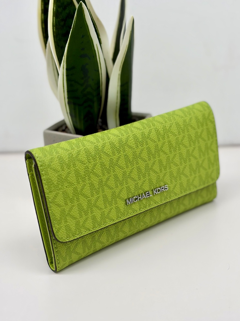 Michael Kors Jet Set Travel Trifold Wallet Lime